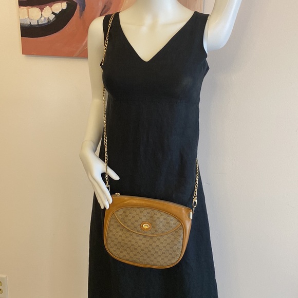 CURRENTLY RESERVED FOR KELLY Authentic GUCCI Pochette Vintage - Picture 2 of 15